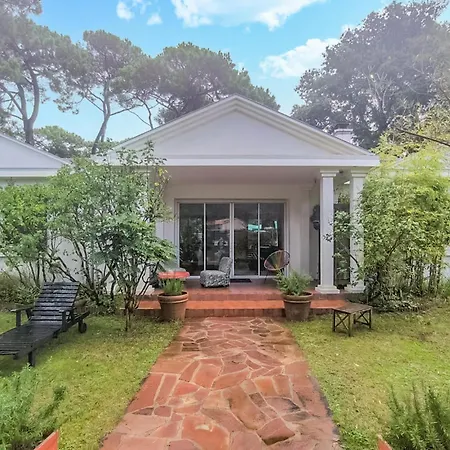 4 Bedroom Beautiful In Holiday home Saint-Brevin-les-Pins
